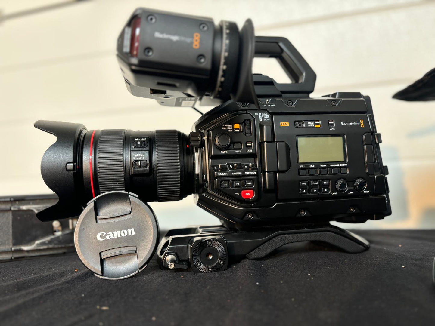 Blackmagic URSA BROADCAST G2 met Canon lens